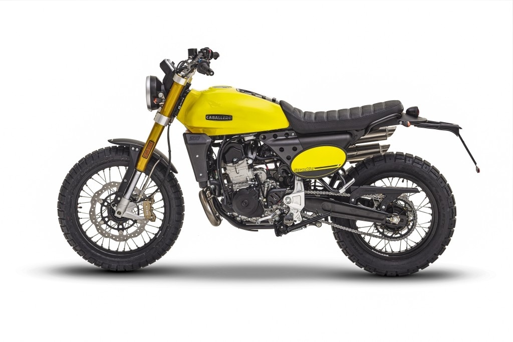 <div class='descrGalleryTitle'>FANTIC MOTOR CABALLERO SCRAMBLER 500</div><div class='descrGalleryText'><p>La versione Scrambler&nbsp;della gamma Caballero guadagna una nuova livrea gialla, chiaro rimando&nbsp;alle tinte in voga negli Anni 70.&nbsp;Anche in questo caso&nbsp;sono confermati motore&nbsp;e ciclistica, con forcella&nbsp;a steli rovesciati da 41 mm, cerchi a raggi con anteriore&nbsp;da 19” e posteriore da 17”,&nbsp;freni a disco e ABS disinseribile.</p>
</div>